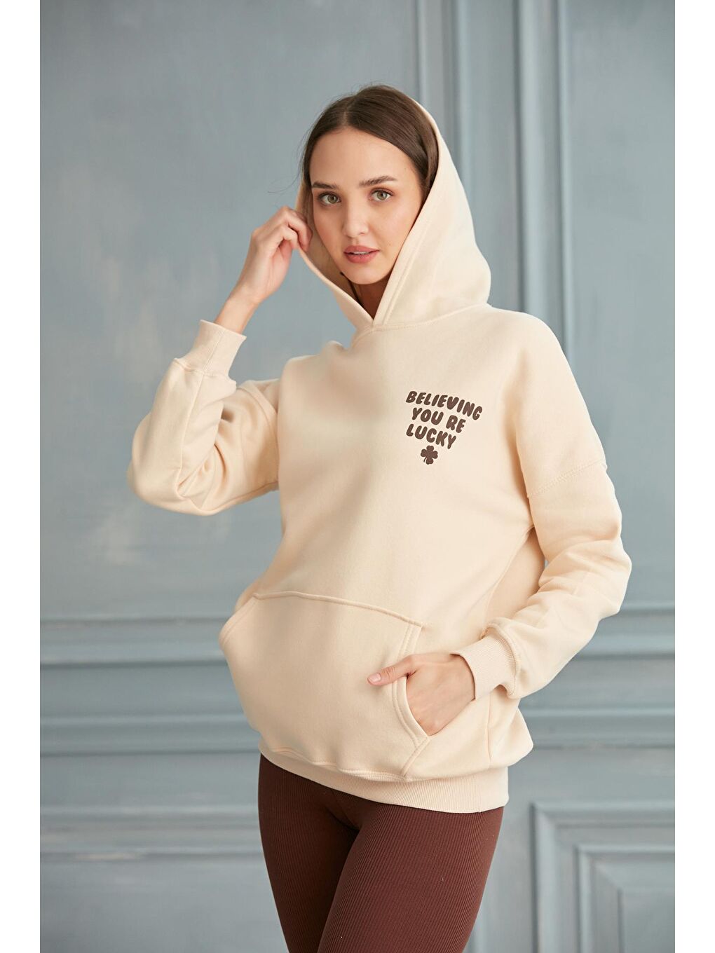 Kadın Bej Believing Sırt Baskı Kapüşonlu Oversize Sweat-4