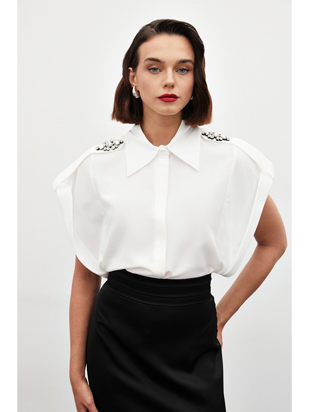 Omuz Aksesuarlı Kısa Kol Gömlek - Ekru-1