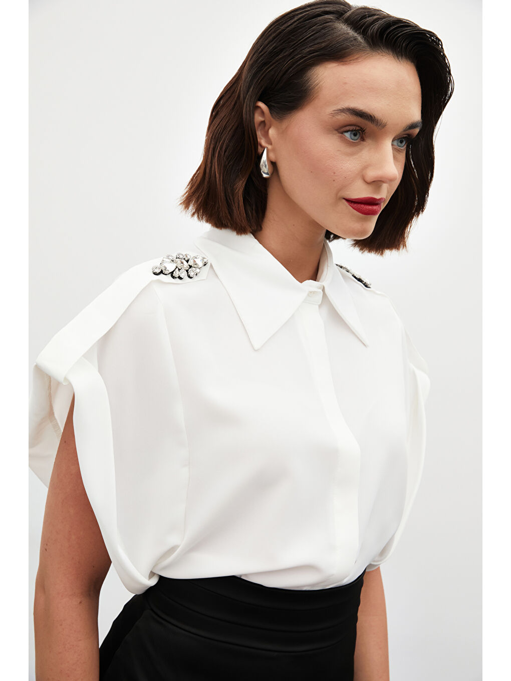 Omuz Aksesuarlı Kısa Kol Gömlek - Ekru-3