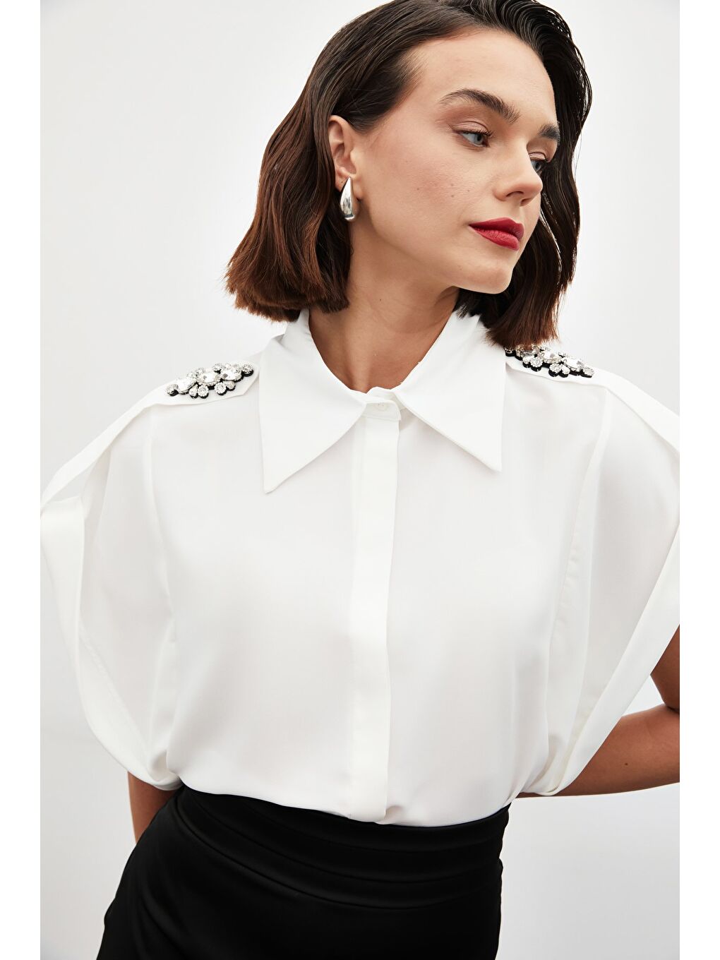 Omuz Aksesuarlı Kısa Kol Gömlek - Ekru-4