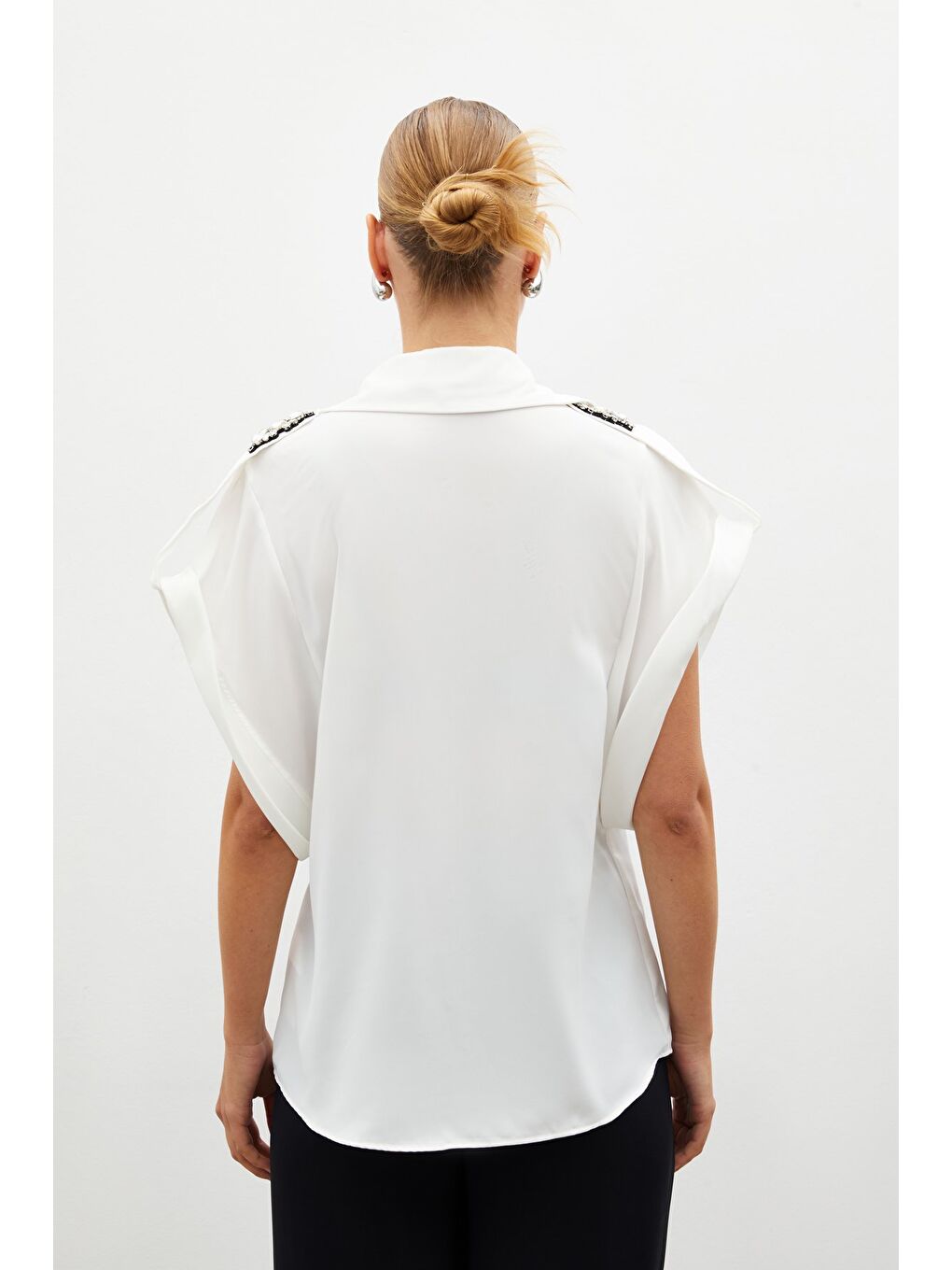 Omuz Aksesuarlı Kısa Kol Gömlek - Ekru-6