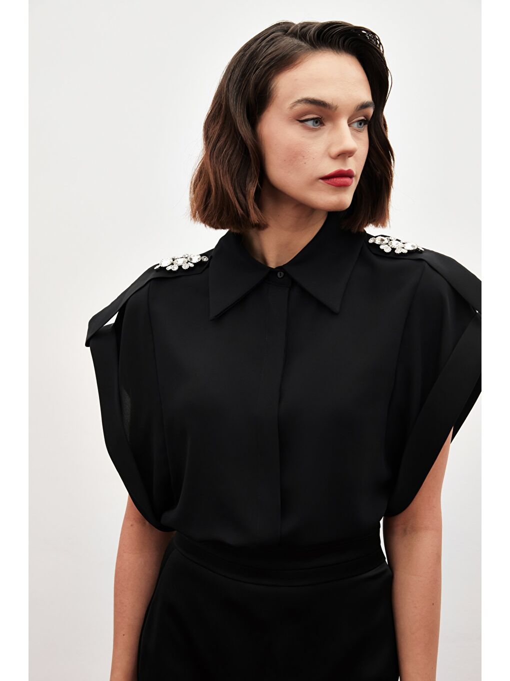 Omuz Aksesuarlı Kısa Kol Gömlek - Siyah-2