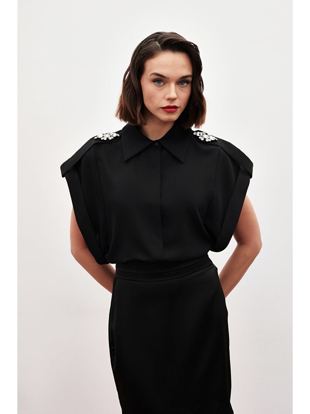 Omuz Aksesuarlı Kısa Kol Gömlek - Siyah-3