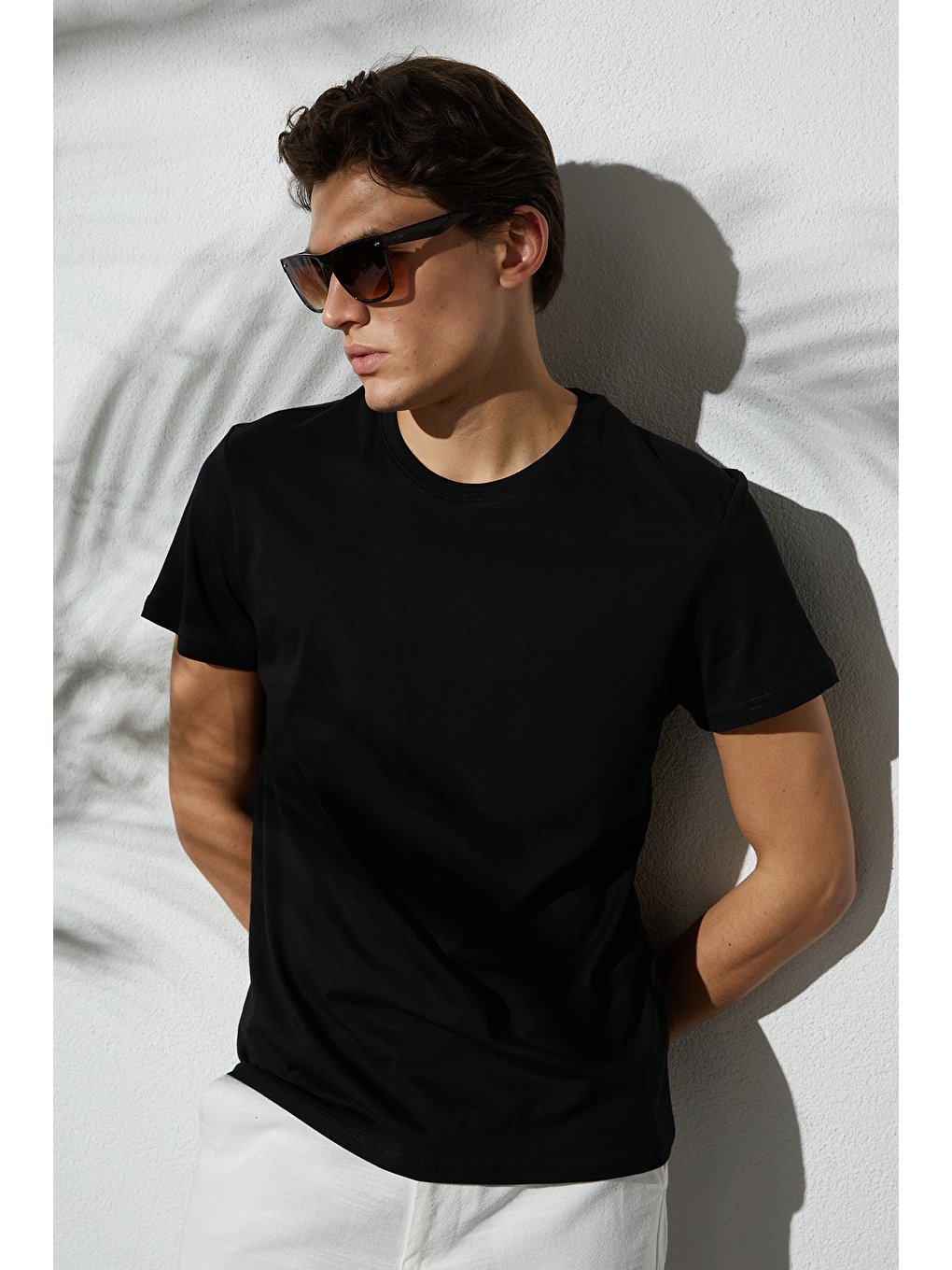 Unisex Slim Fit Dar Kesim %100 Pamuk Yumuşak Dokulu Siyah Bisiklet Yaka Büyük Beden Tişört-1