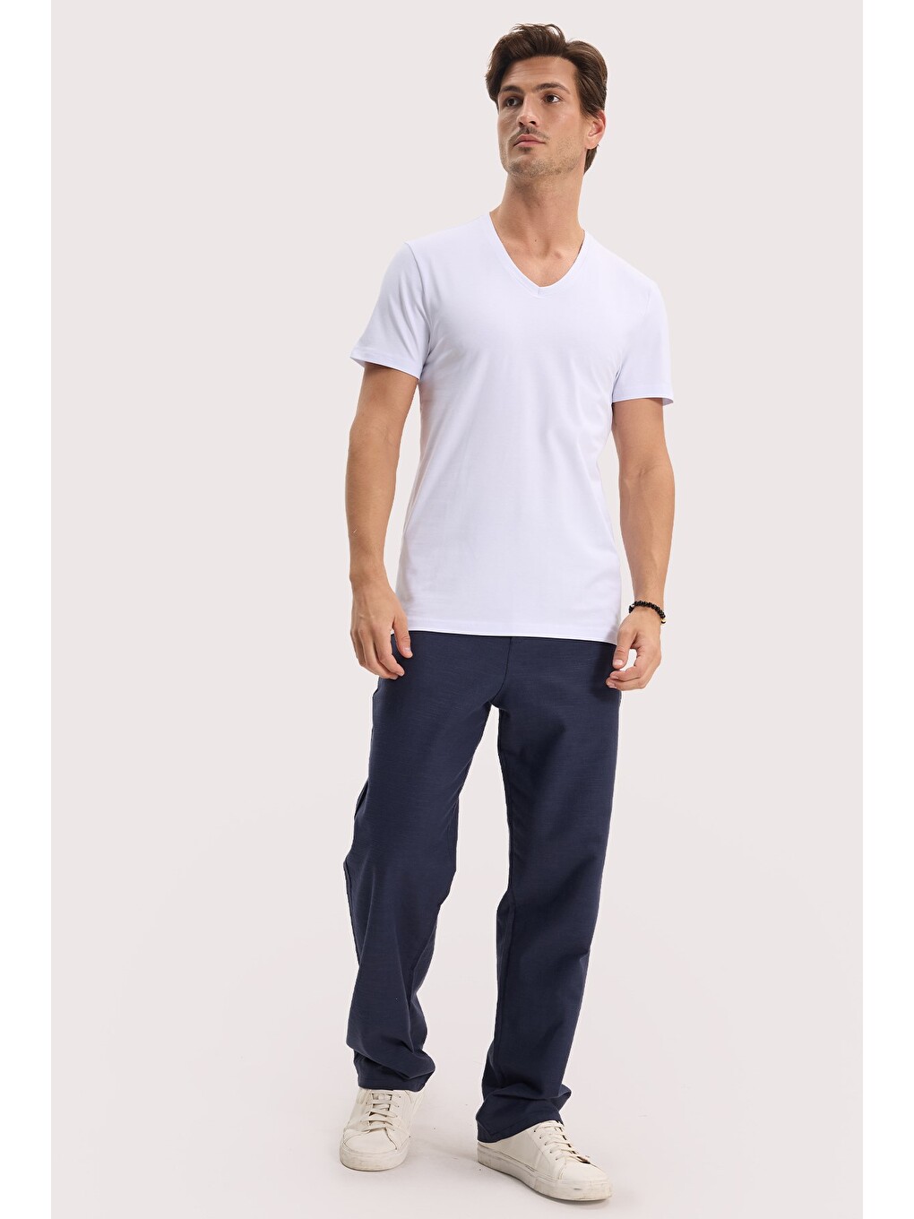 Beyaz Slim Fit V Yaka Düz Basıc Kısa Kol Tişört-1