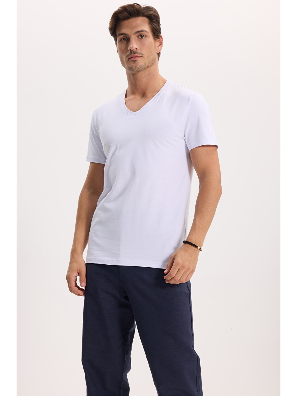 Beyaz Slim Fit V Yaka Düz Basıc Kısa Kol Tişört-2
