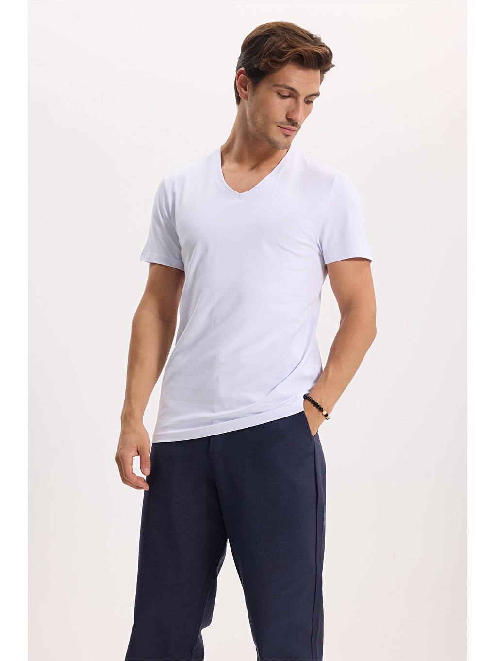 Beyaz Slim Fit V Yaka Düz Basıc Kısa Kol Tişört-4