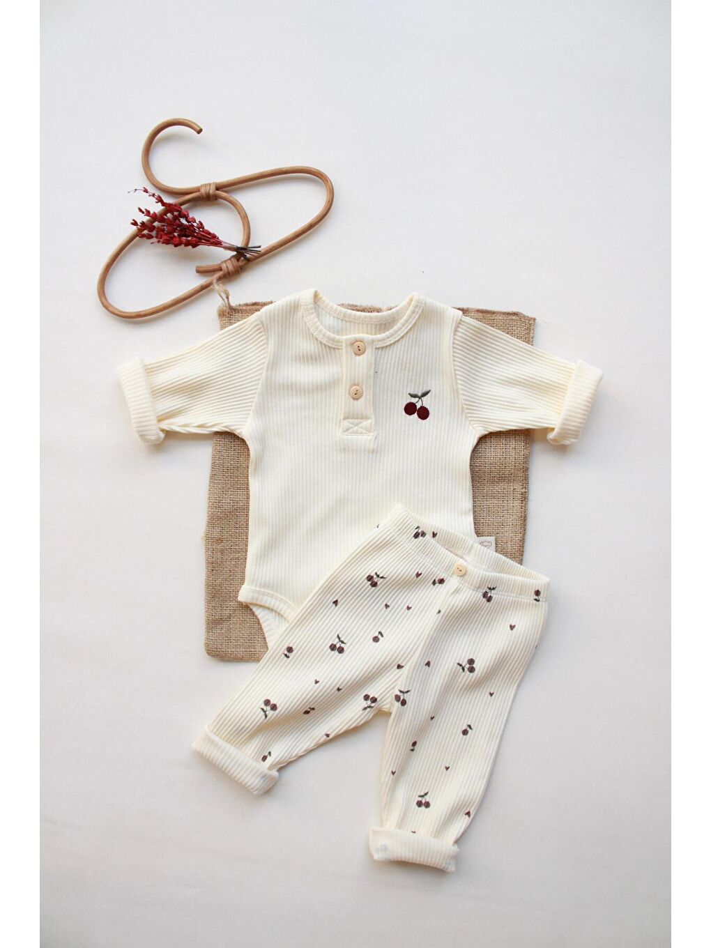 Ekru Kiraz Nakışlı Mona Serisi Uzun Kollu Body Tayt Set-1