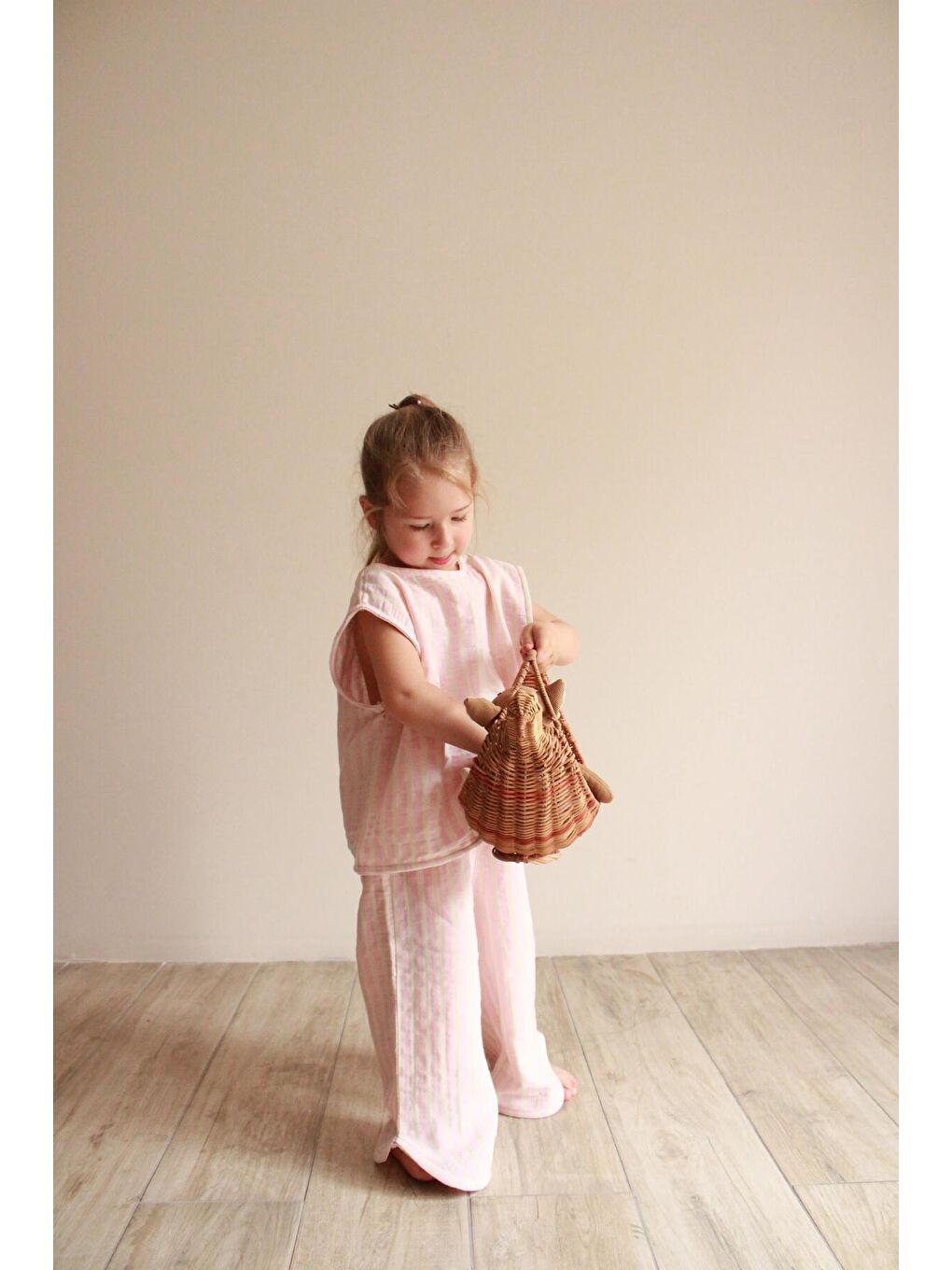 Pembe Çizgili Sırt Detaylı Müslin Takım-4