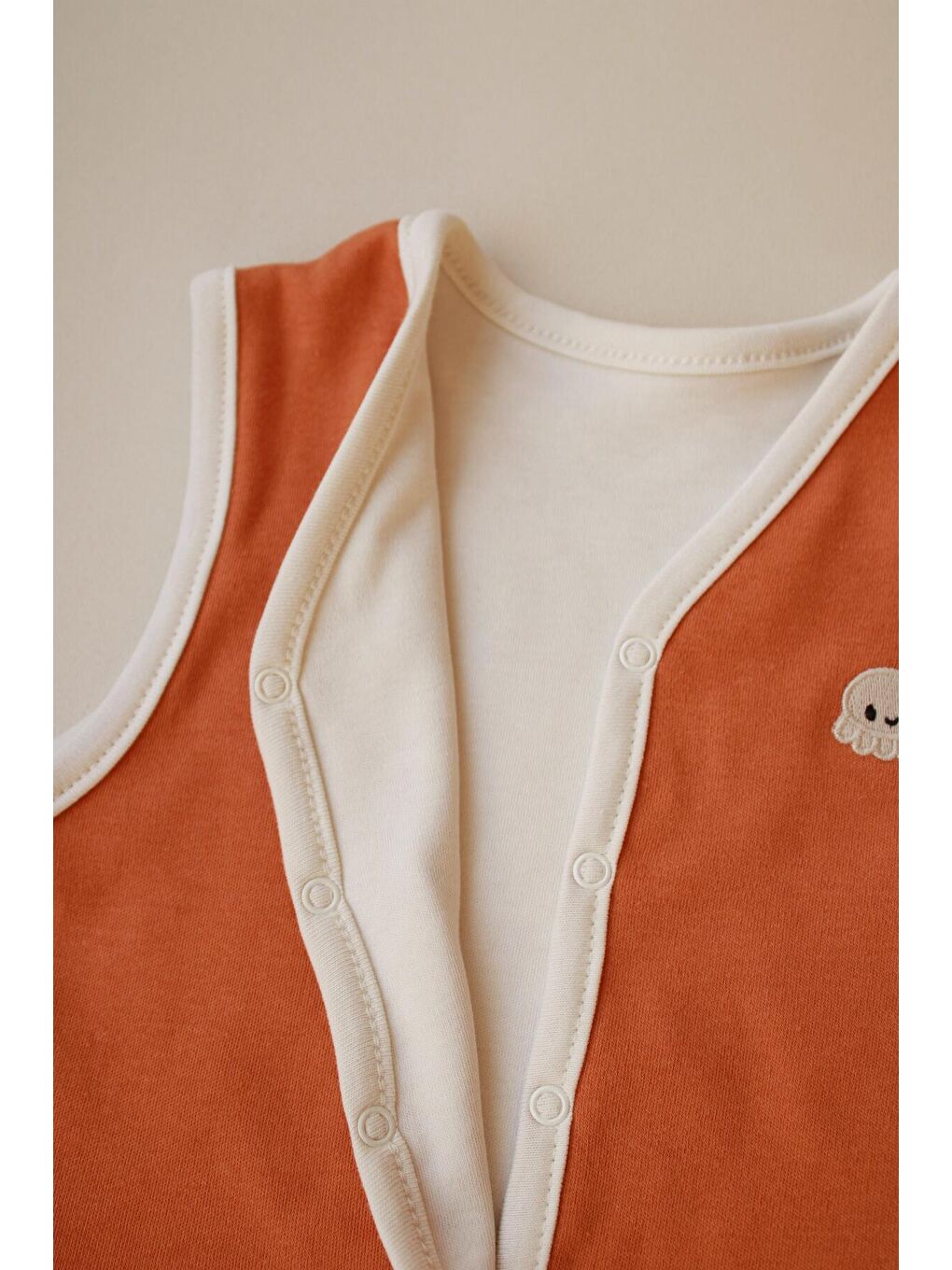 Kahverengi Ahtapot Nakışlı Çift Taraflı Yelek-5