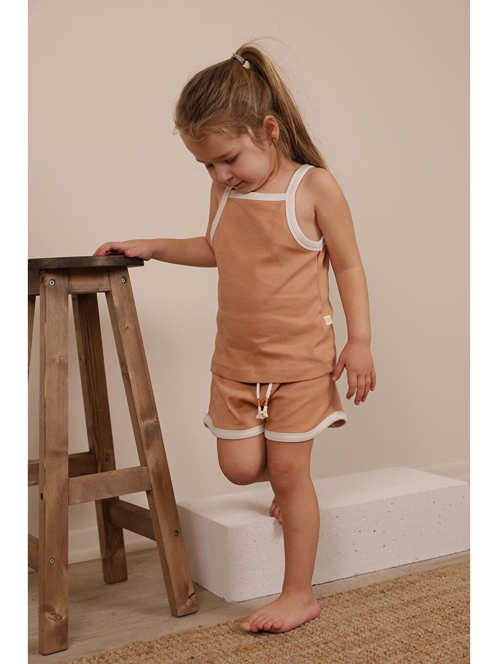 Kahverengi Sütlü Kahve Askılı Şortlu Takım-1