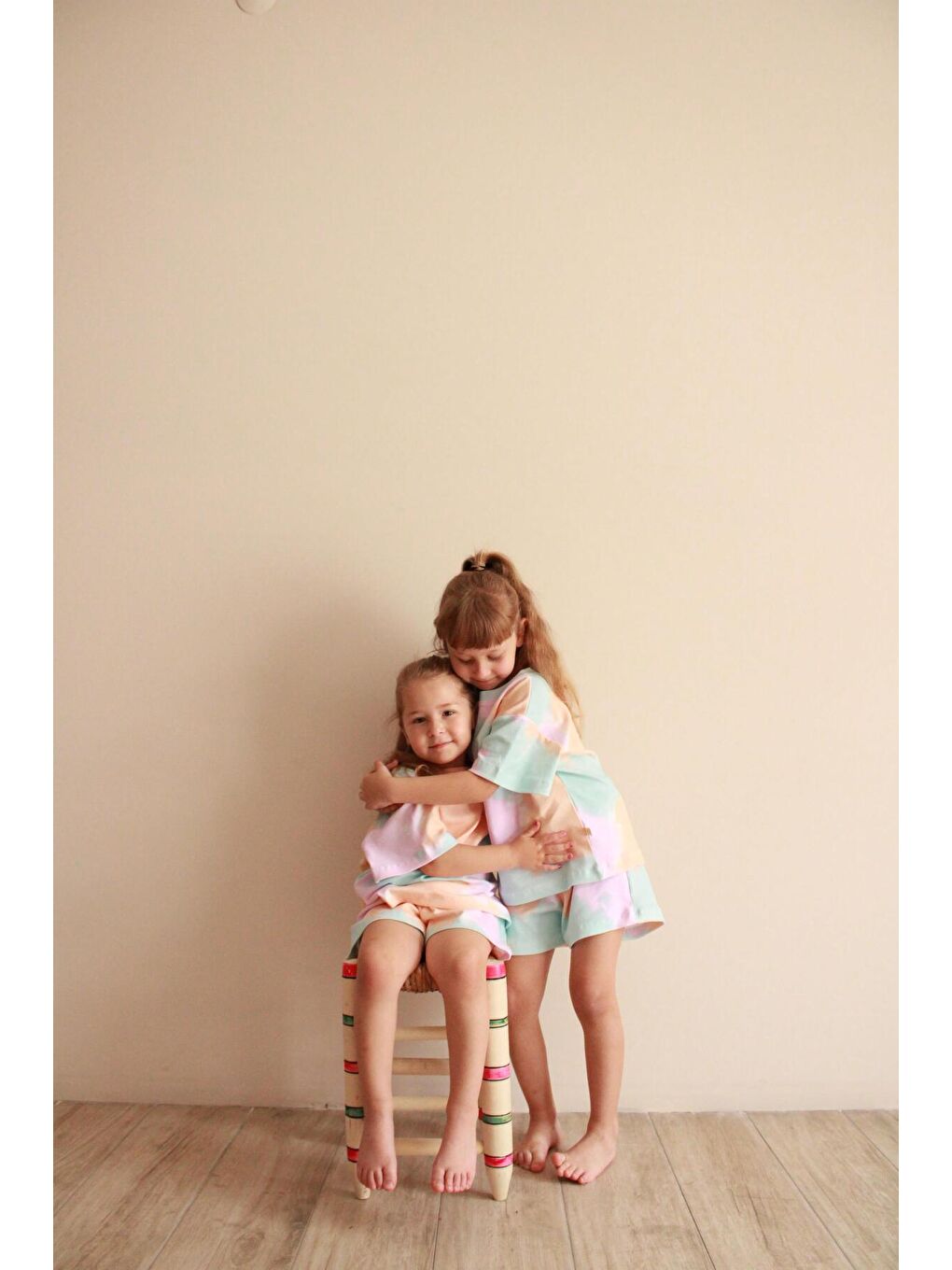 Bej Batik Desenli Kalp Nakışlı Şortlu Takım-8