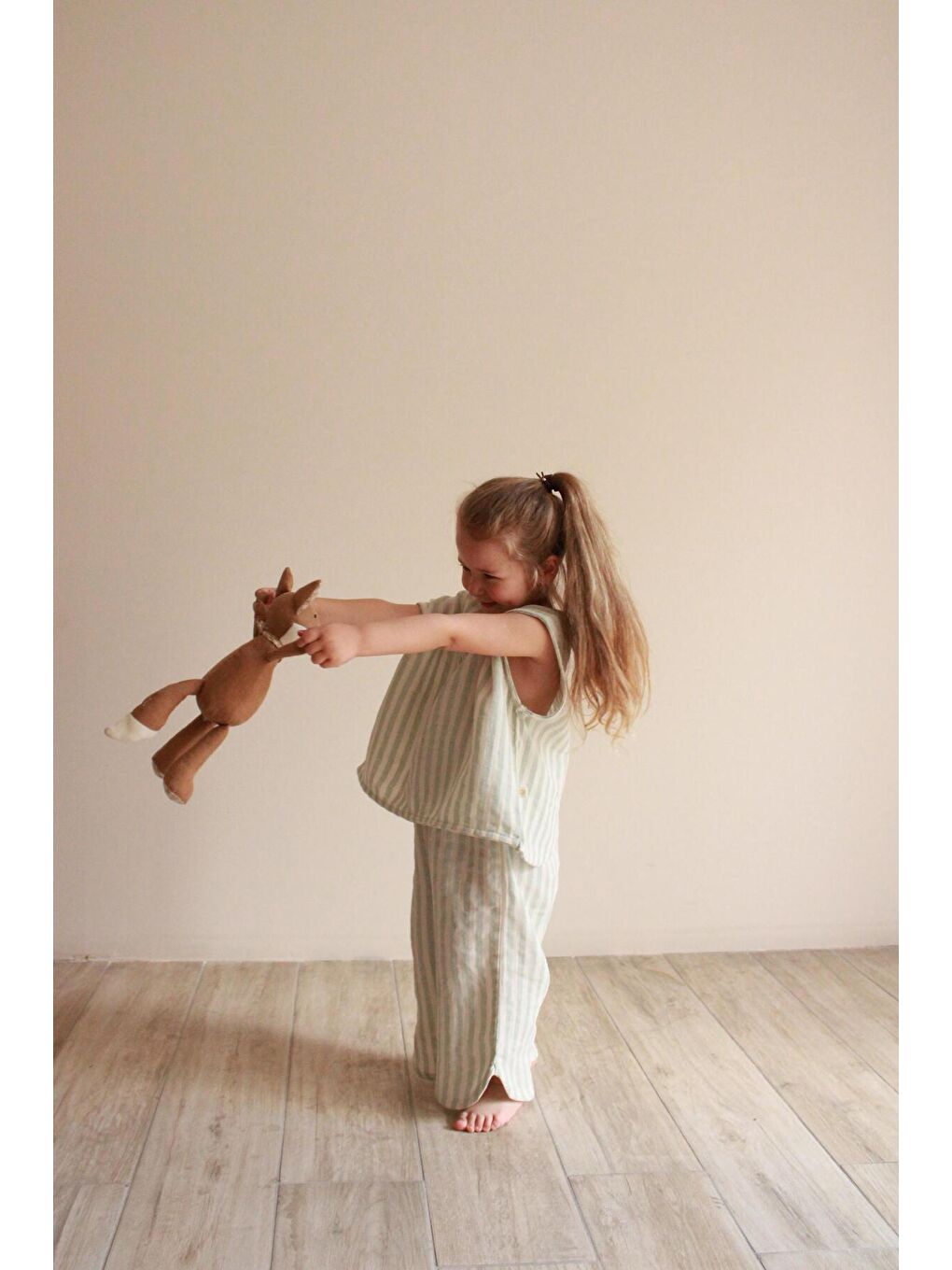 Yeşil Çizgili Sırt Detaylı Müslin Takım-2