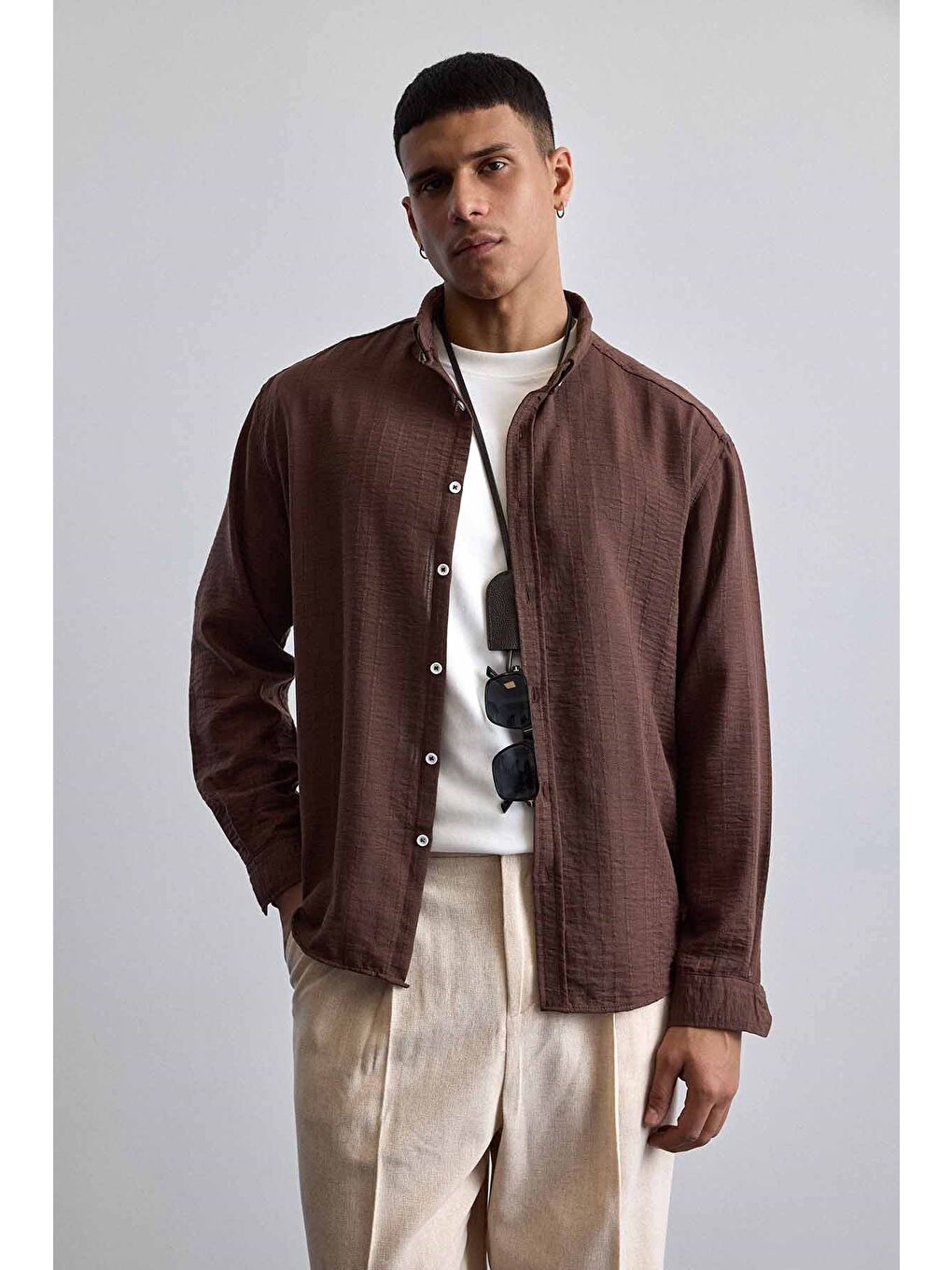 Erkek Relaxed Fit İnce Tekstürlü Gömlek Kahverengi-2