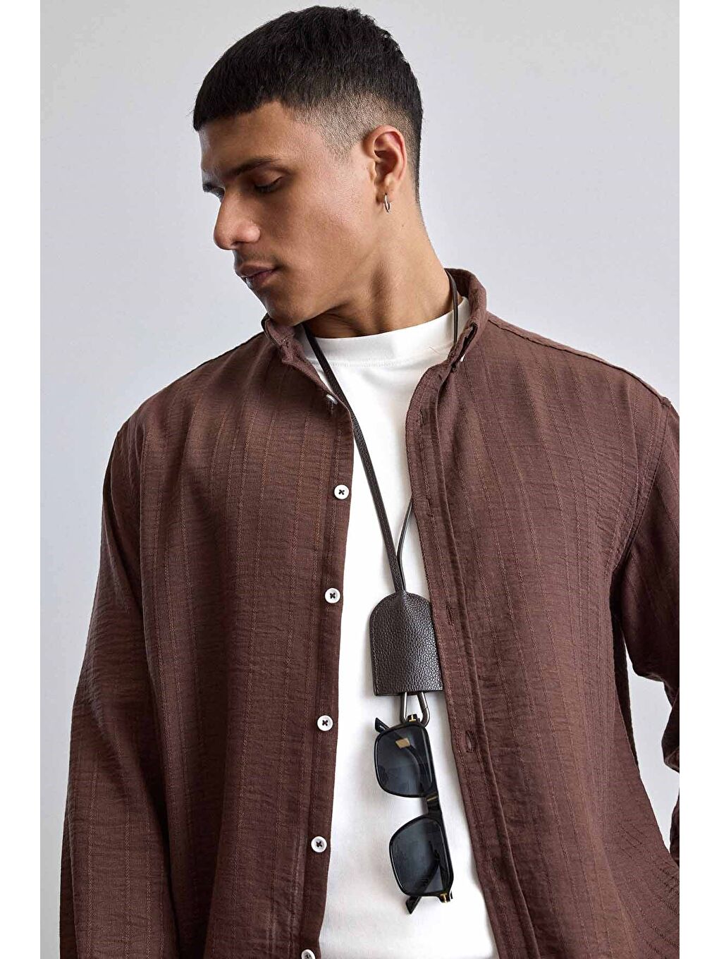 Erkek Relaxed Fit İnce Tekstürlü Gömlek Kahverengi-3