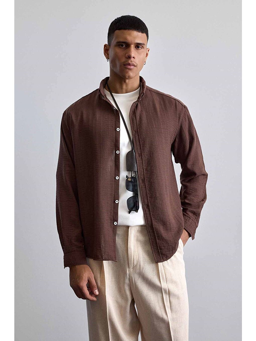 Erkek Relaxed Fit İnce Tekstürlü Gömlek Kahverengi-4