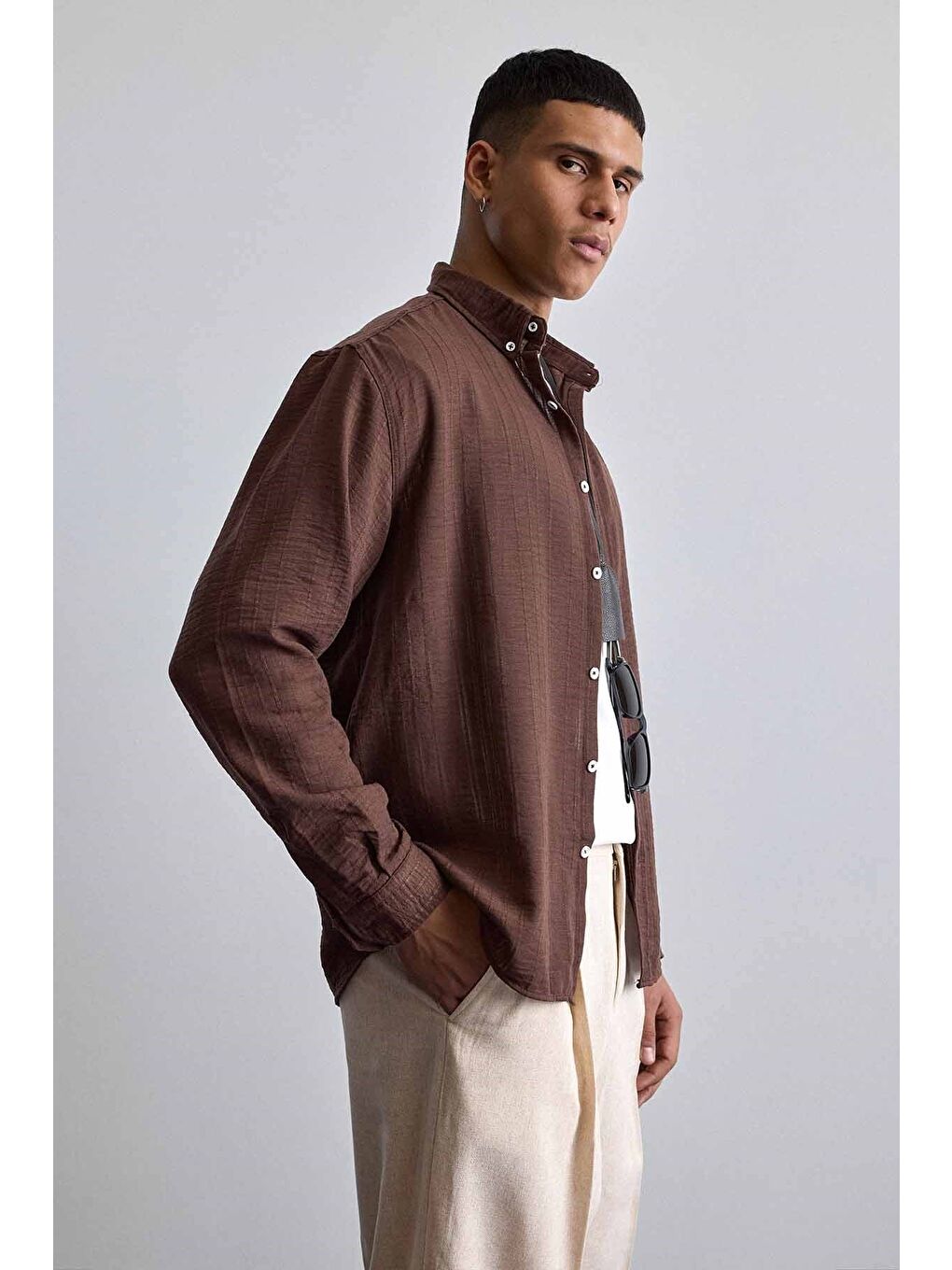 Erkek Relaxed Fit İnce Tekstürlü Gömlek Kahverengi-5