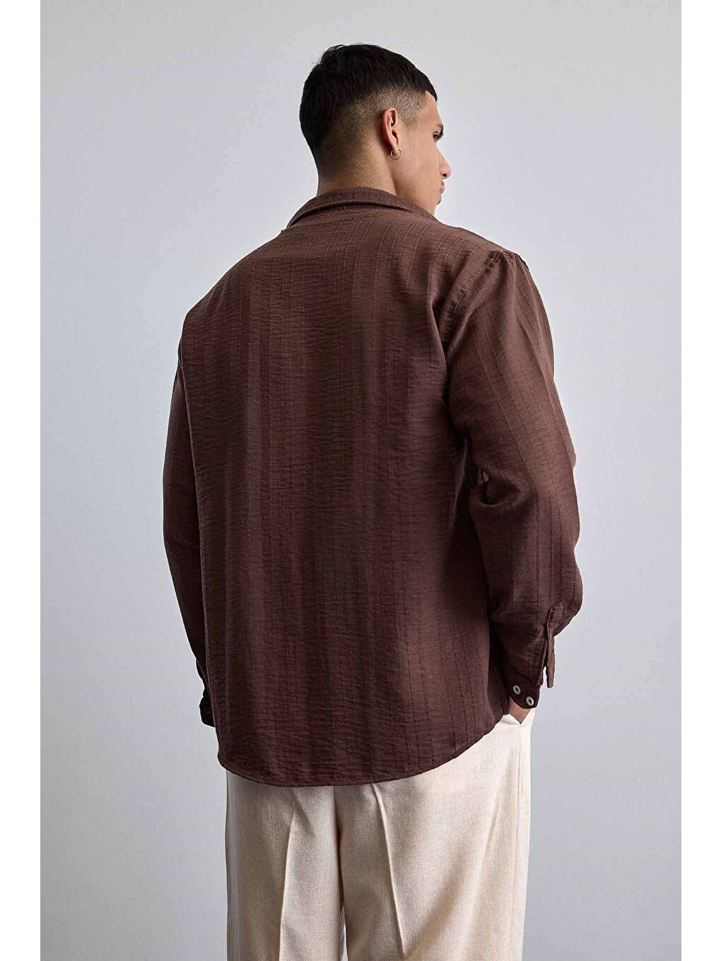 Erkek Relaxed Fit İnce Tekstürlü Gömlek Kahverengi-6