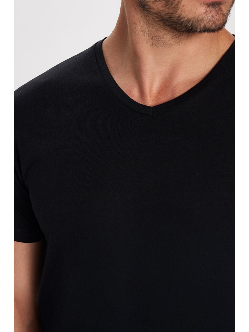 Erkek Slim Fit Dar Kesim %100 Pamuk Yumuşak Dokulu Siyah V Yaka Tişört-2