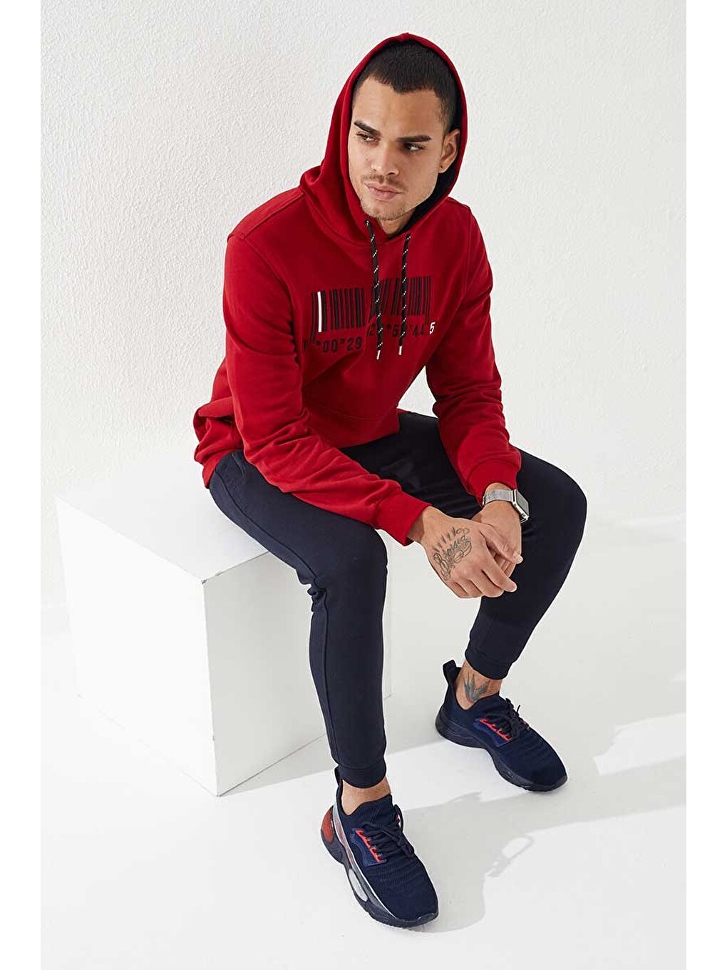 Kırmızı Nakışlı Kanguru Cep Standart Kalıp Kapüşonlu Erkek Hoodie - 87839-1