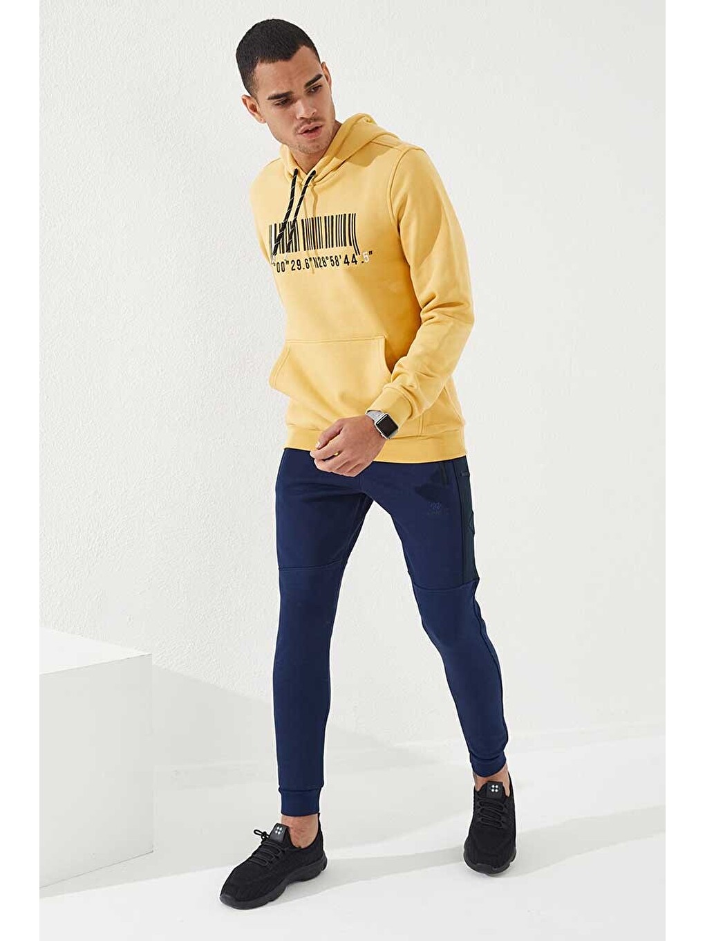Sarı Hardal Nakışlı Kanguru Cep Standart Kalıp Kapüşonlu Erkek Hoodie - 87839-4
