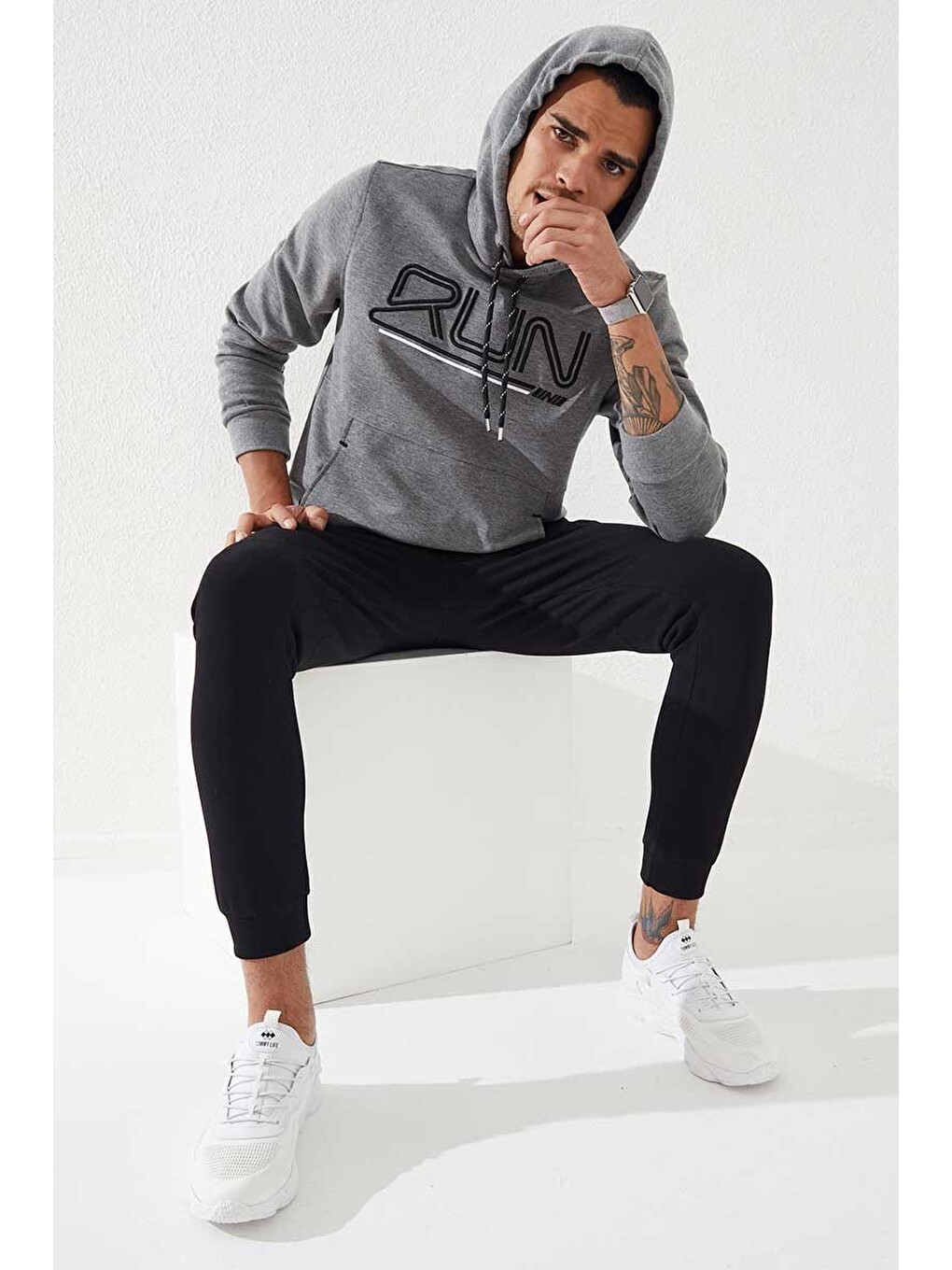 Gri Melanj Yazı Nakışlı Standart Kalıp Kapüşonlu Erkek Hoodie - 87887-1