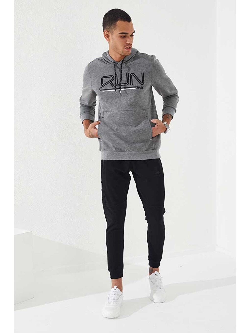 Gri Melanj Yazı Nakışlı Standart Kalıp Kapüşonlu Erkek Hoodie - 87887-3