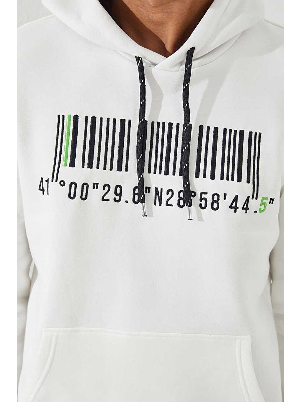 Ekru Nakışlı Kanguru Cep Standart Kalıp Kapüşonlu Erkek Hoodie - 87839-2