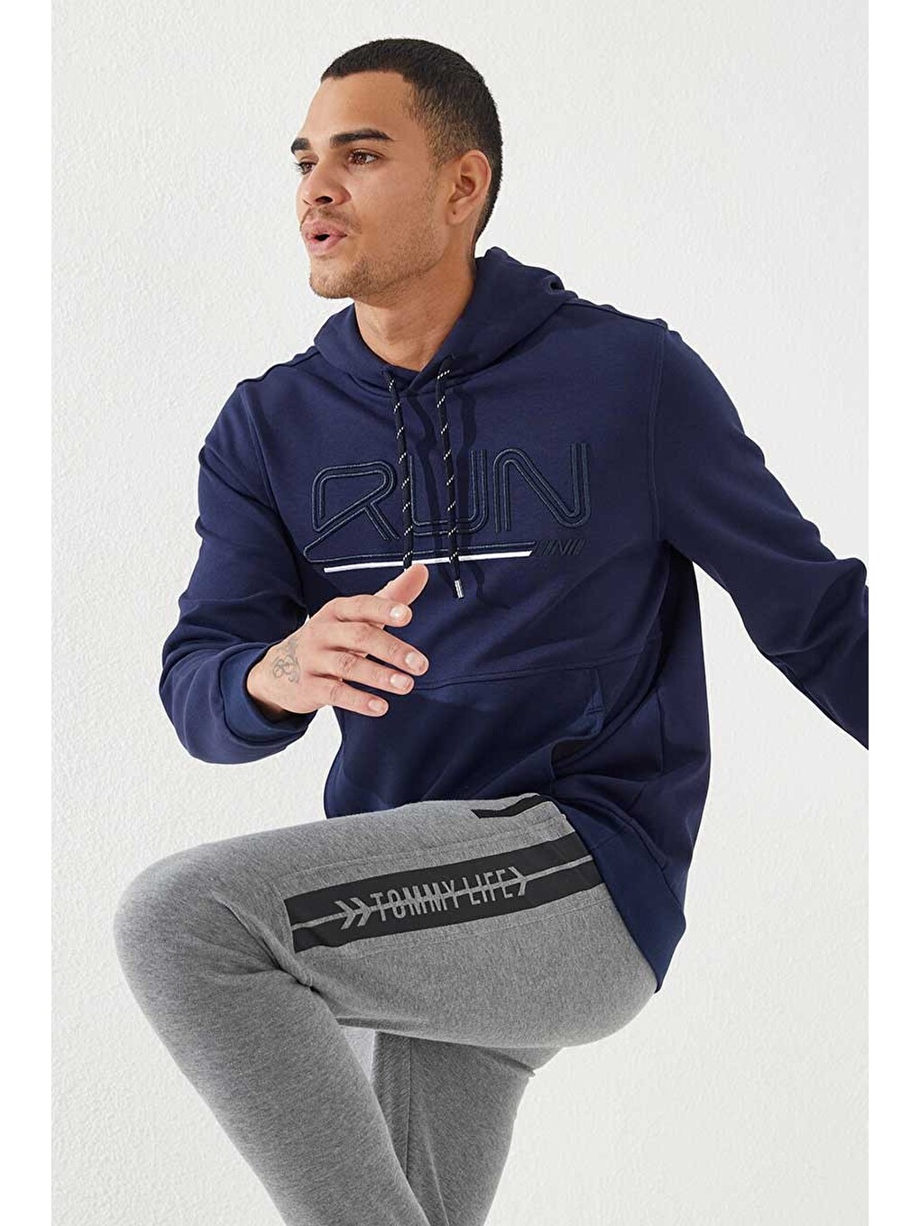 İndigo Yazı Nakışlı Standart Kalıp Kapüşonlu Erkek Hoodie - 87887-2