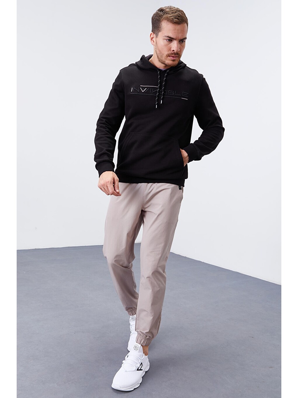 Siyah Kanguru Cep Standart Kalıp Kapüşonlu Erkek Hoodie - 87883-3