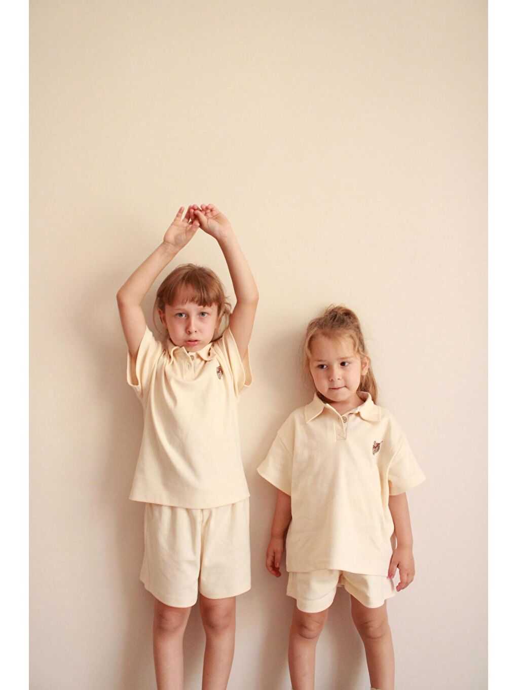 Ekru Koza Nakışlı Polo Yaka Şortlu Takım-4