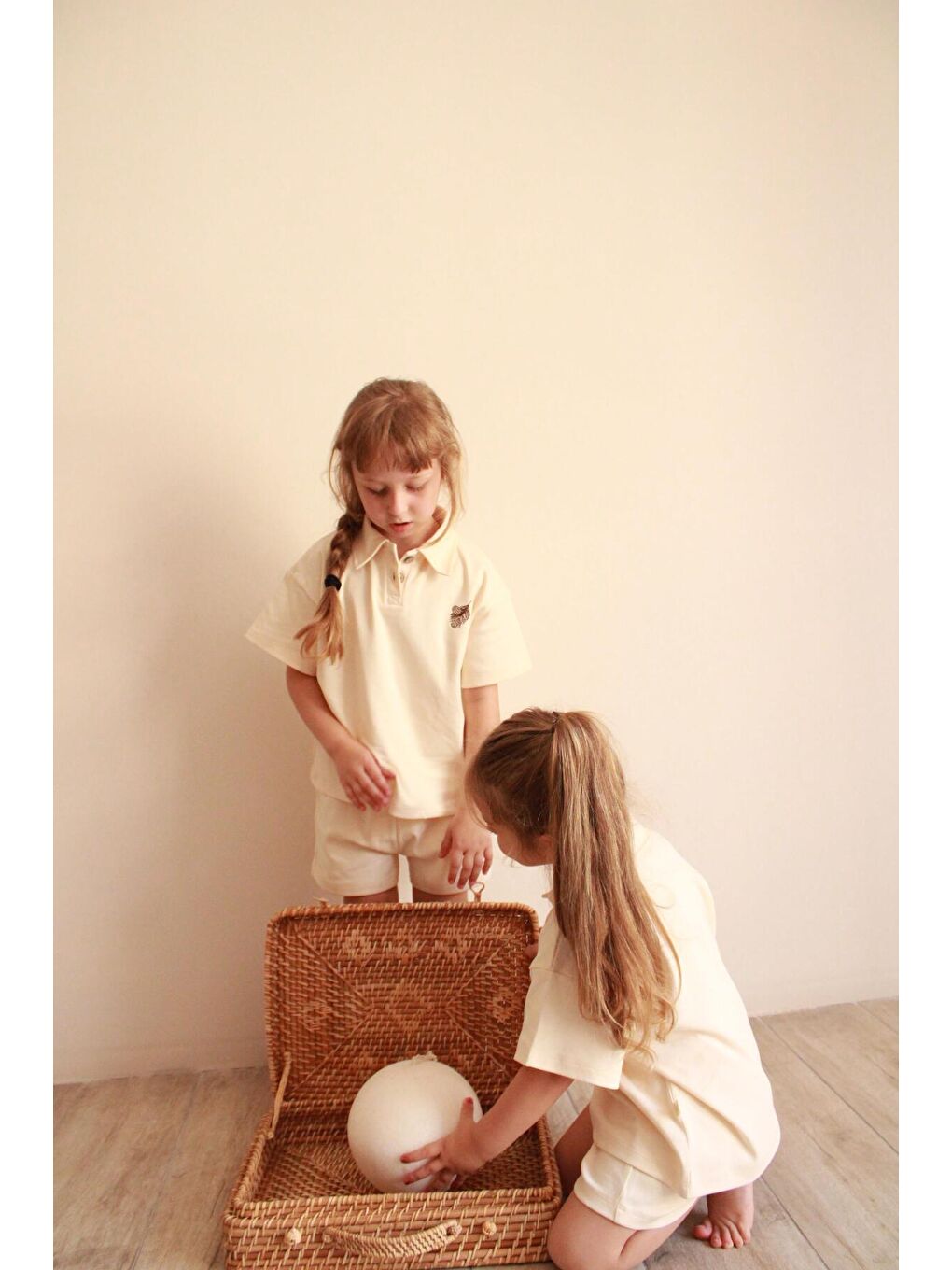 Ekru Koza Nakışlı Polo Yaka Şortlu Takım-6