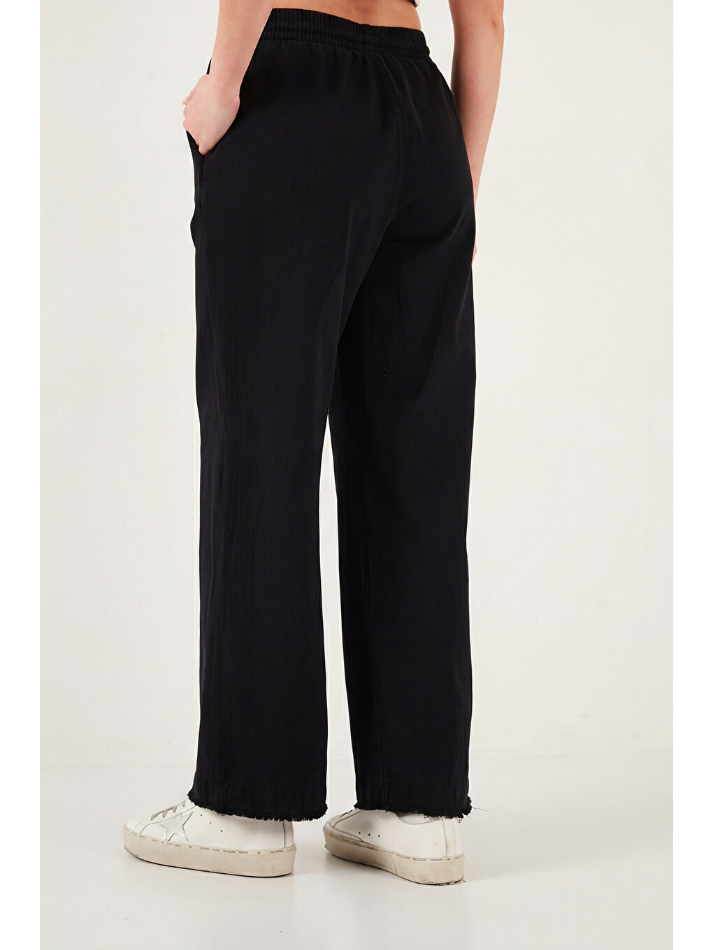 Siyah Pamuklu Belden Bağlamalı Yüksek Bel Geniş Paça Cepli Regular Fit Pantolon 668Yp4760-6