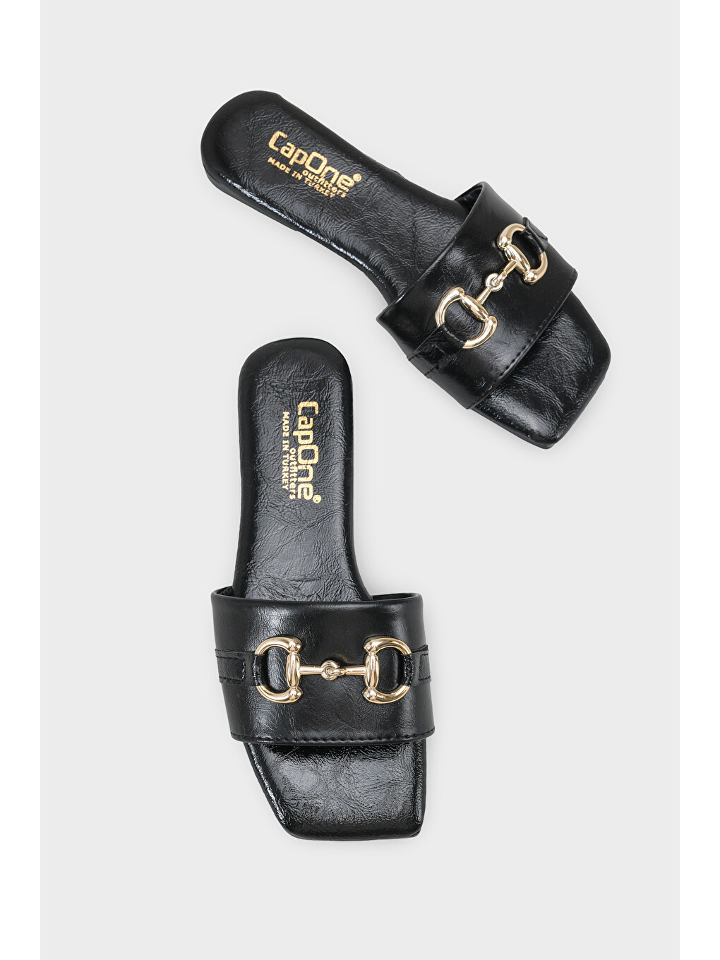 Siyah Metal Görünümlü Aksesuarlı Tek Bantlı Kısa Topuklu Kadın Terlik-2