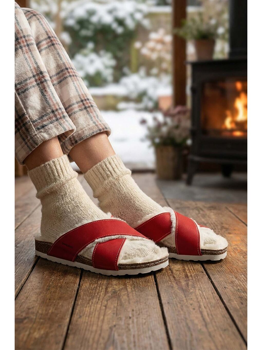 Kırmızı Mantar Taban Kışlık Kadın Terlik
