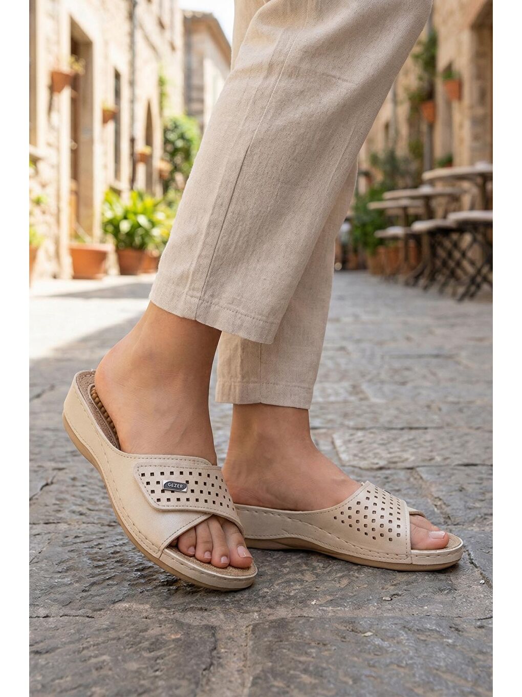 Ekru Yazlık Kadın Masaj Taban Terlik