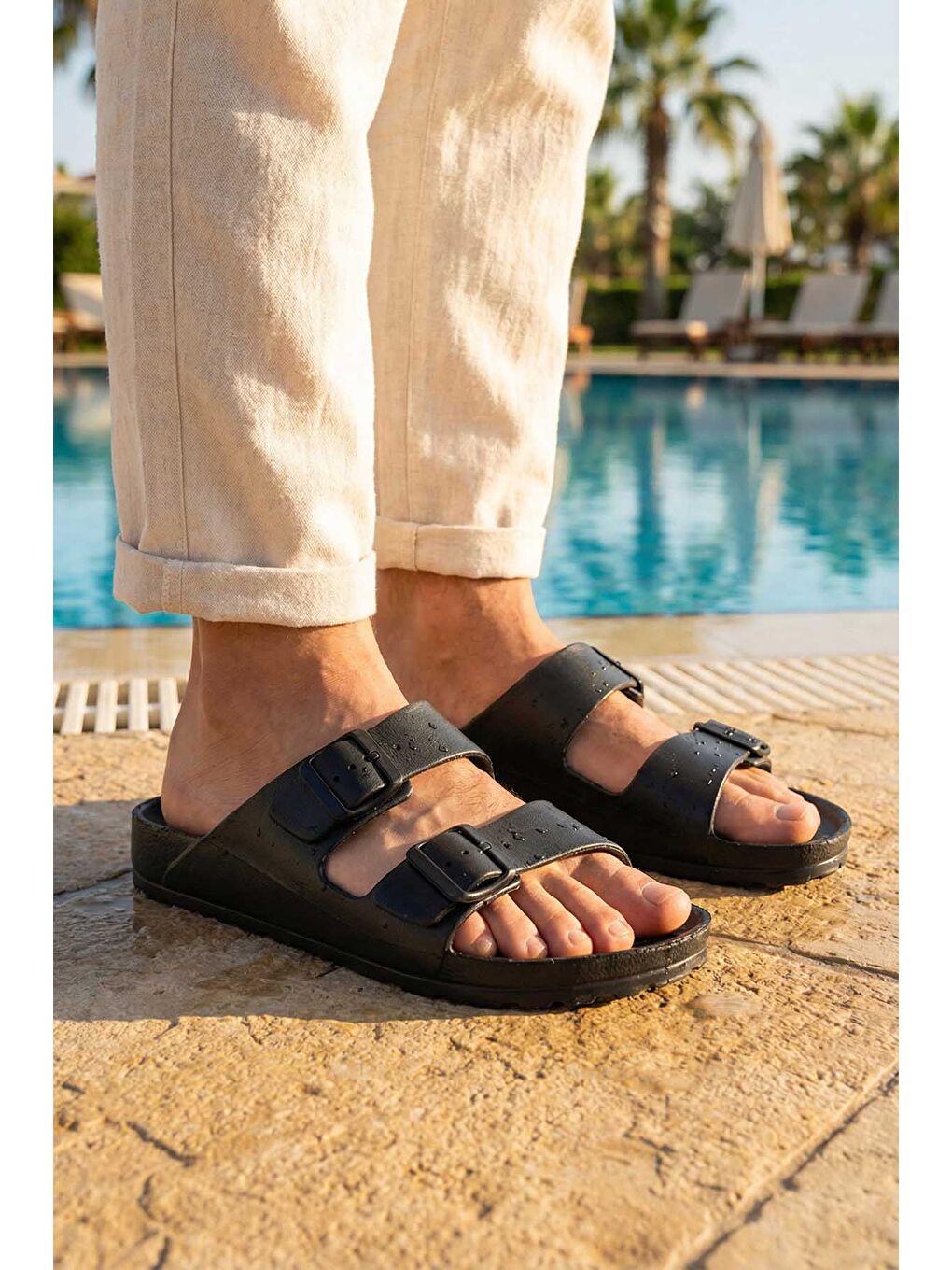 Siyah Islak Zemine Uygun İki Toka Ayarlanabilir Erkek Terlik