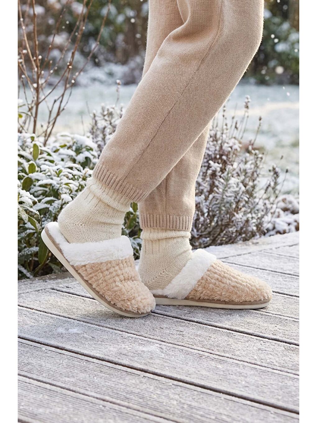 Bej Kışlık İçi Pelüşlü Kadın Ev Terlik