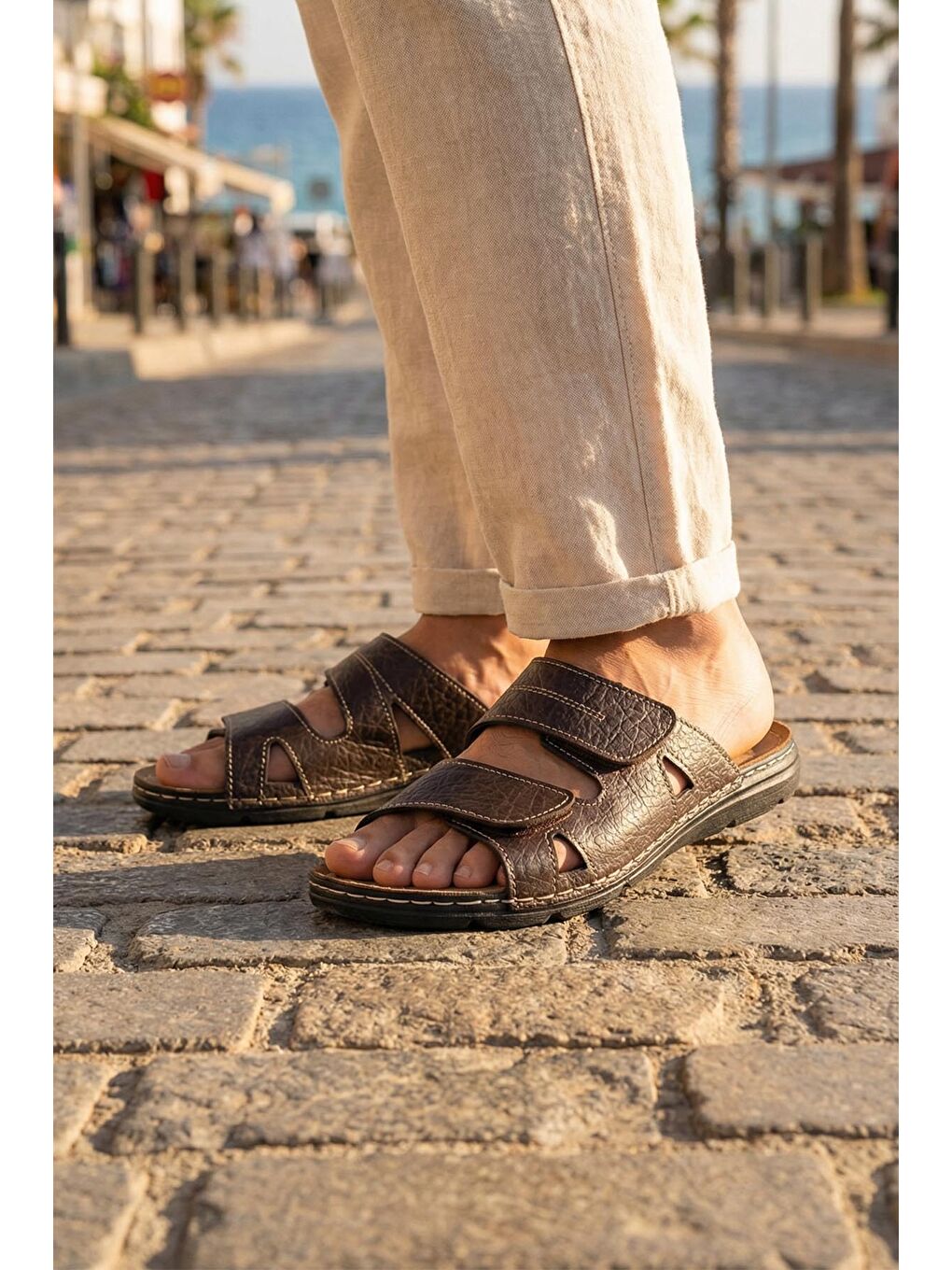 Kahverengi Yazlık Cırt Cırtlı Ayarlanabilir Rahat Taban Erkek Terlik