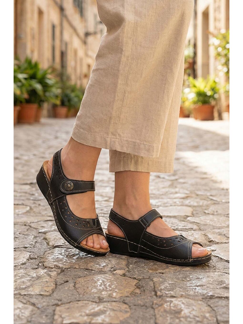 Siyah Yazlık Kadın Suni Deri Sandalet-1