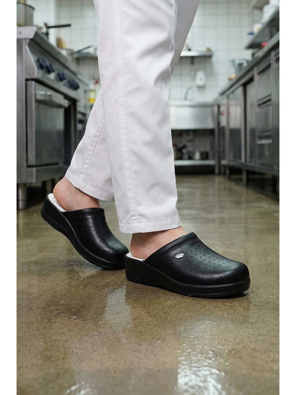 Siyah Yazlık Kadın 4 Nokta Yastıklı Sabo Terlik-1