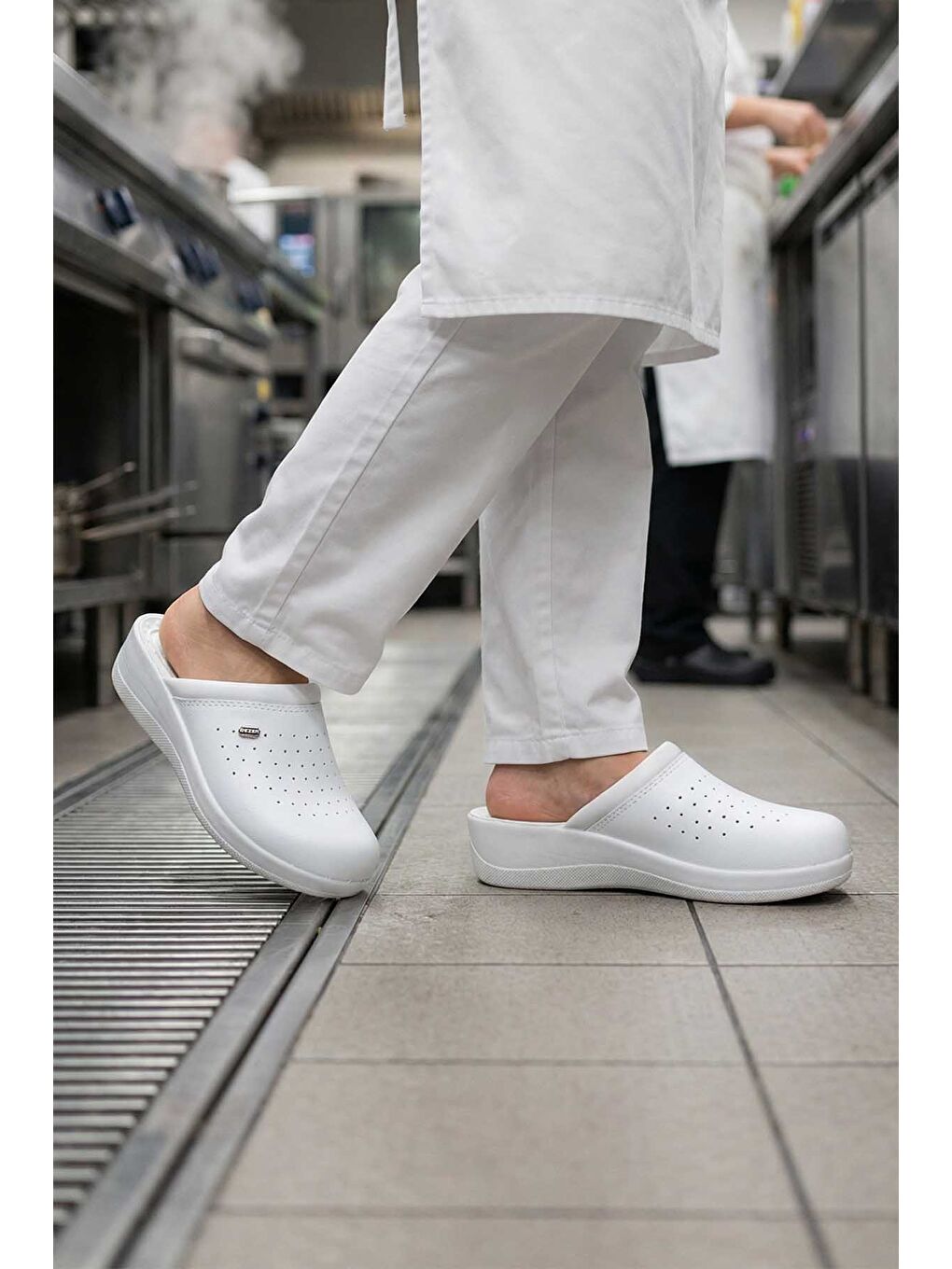 Beyaz Yazlık Kadın 4 Nokta Yastıklı Sabo Terlik-1