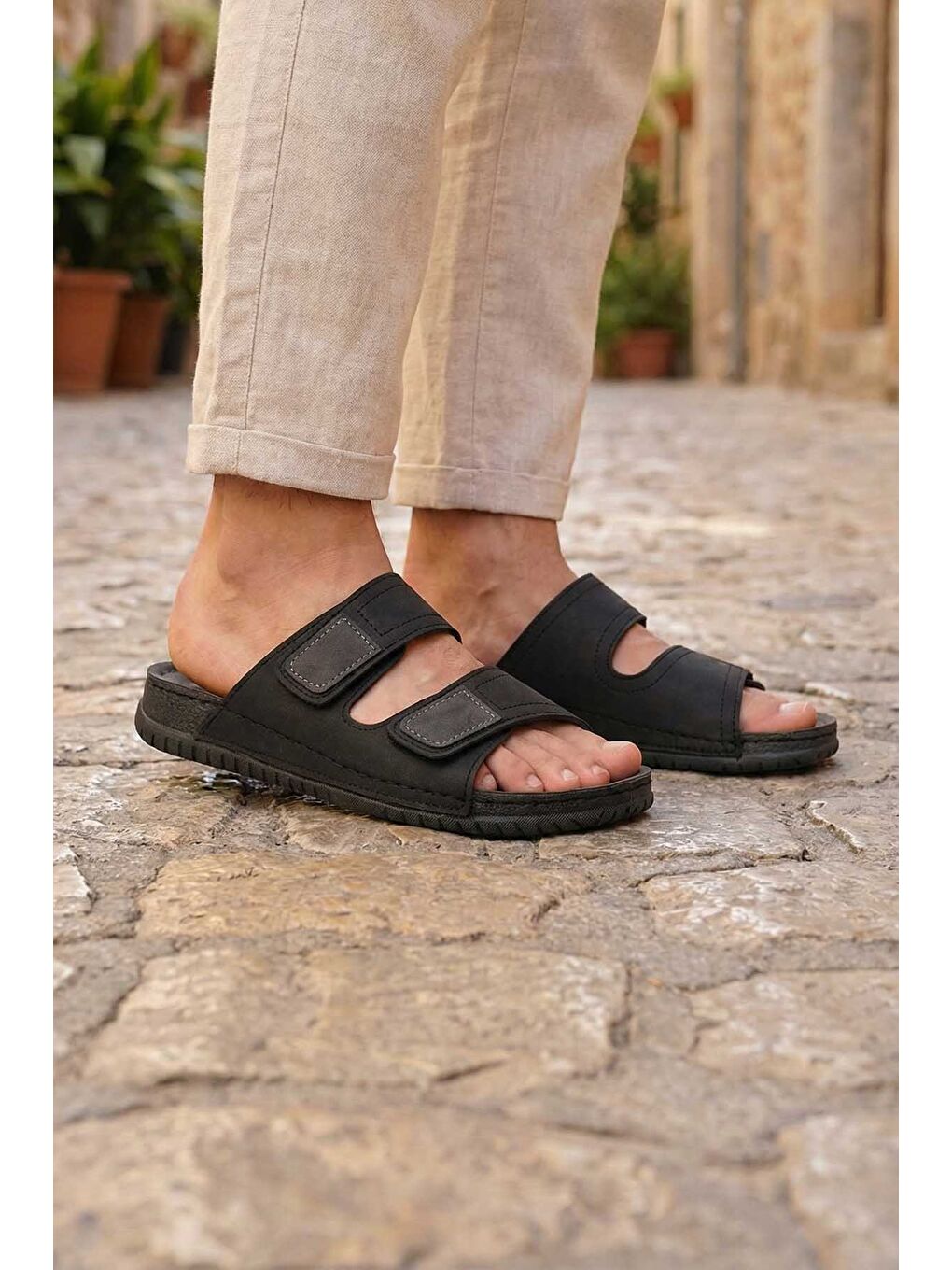 Siyah Yazlık Erkek Suni Deri Rahat İç Taban İki Cırtlı Kemer Ayarlanabilir Günlük Terlik