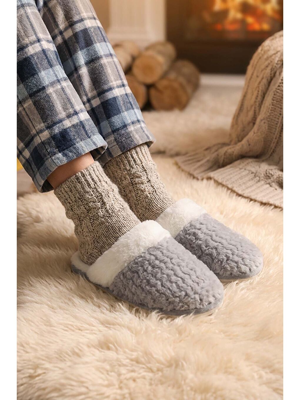 Gri Kışlık İçi Pelüşlü Kadın Ev Bahçe Terlik