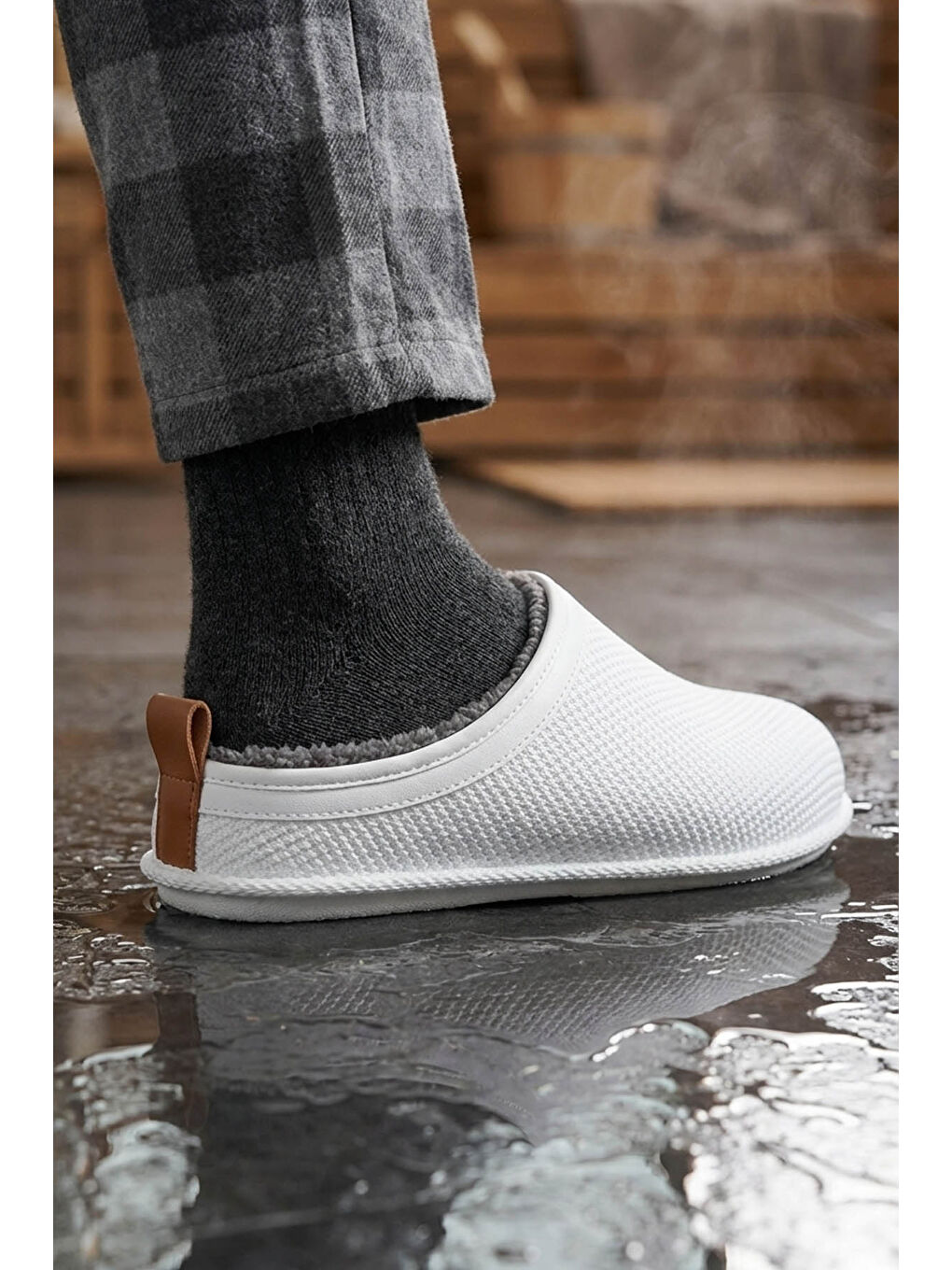 Beyaz Kışlık Islak Zemin Erkek Terlik