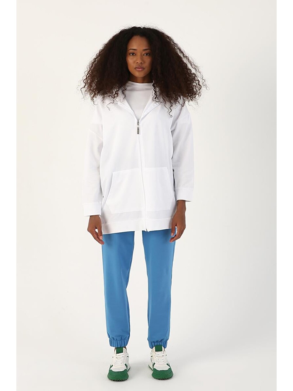 Beyaz Kapüşonlu Fermuarlı Sweatshirt
