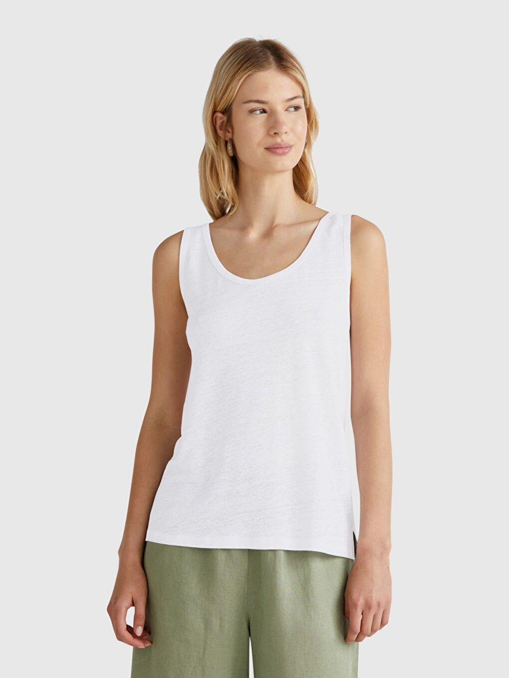 Kadın Beyaz %100 Keten Yanları Yırtmaçlı Regular Fit Yuvarlak Yaka Atlet-1