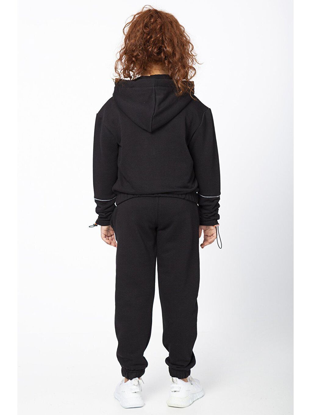 Siyah Nakış Detaylı Büzgü Kollu Kapüşonlu Kız Çocuk Eşofman Takımı-5