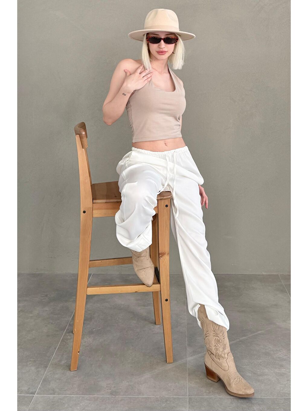 Bej Taş Rengi Halter Yaka Boyun Askılı Crop Top Mg2456-3