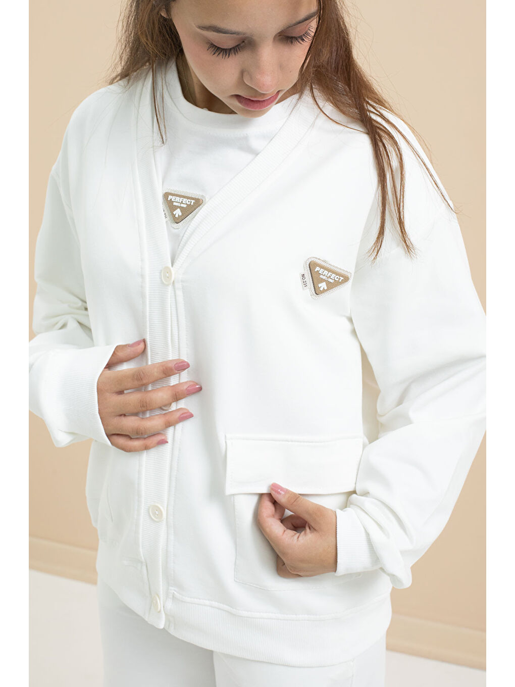 Beyaz Logo Detaylı Düğmeli Hırkalı kız Çocuk Yırtmaçlı 3'lü Atl-Üst Takım 21375-4